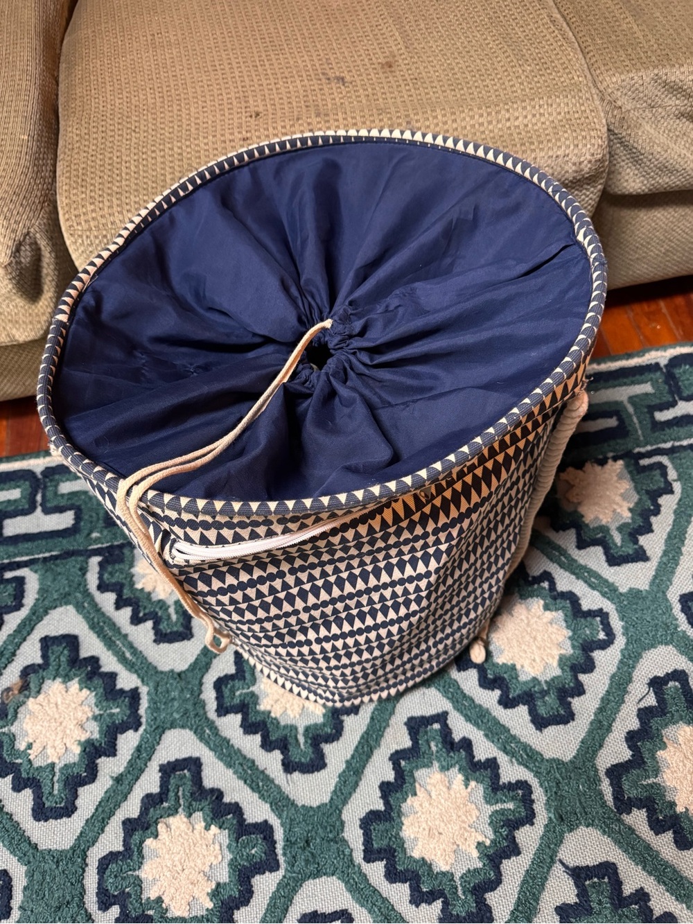 Navy and Cream Geometric Rope-Handle Storage hamper - Picture 2 of 4